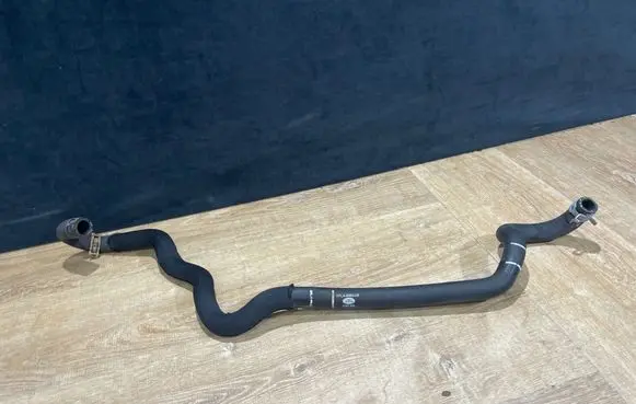 Land Rover Range Rover Sport L494 Engine coolant pipe/hose FPLA8063CB