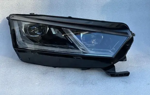 Skoda Octavia Mk4 Headlight/headlamp 5E4941016A 030111823400 LE18A6419