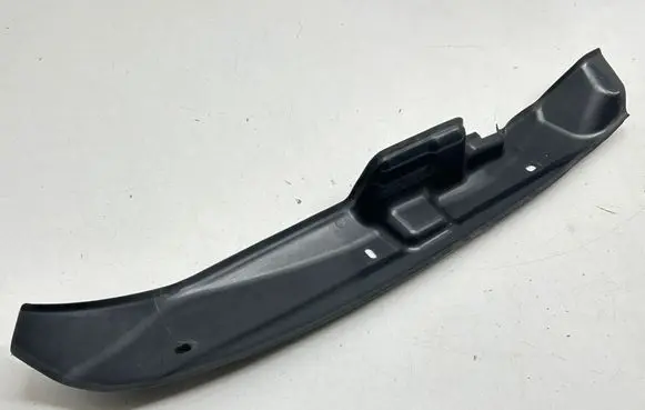 Volvo XC90 Fender end trim 31353952 BQ2FA