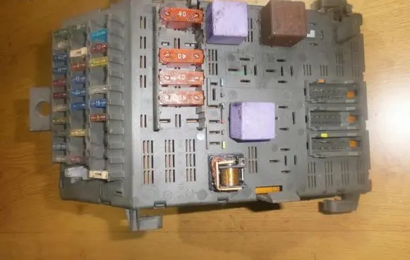 Renault Laguna I Fuse box set 7703197962