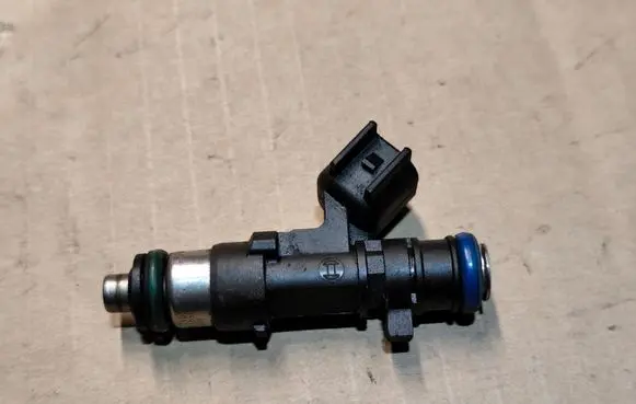 Chrysler Sebring (ST-22 - JR) Fuel injector 