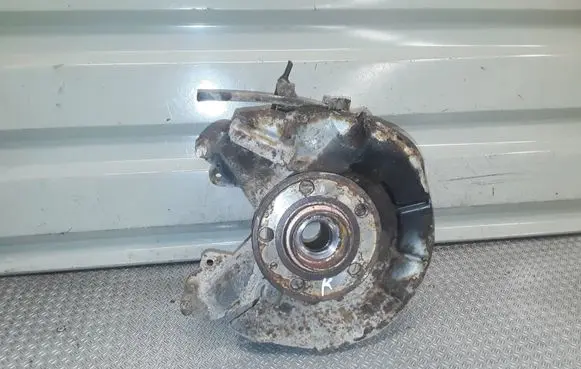 Skoda Fabia Mk2 (5J) Front wheel hub spindle knuckle 