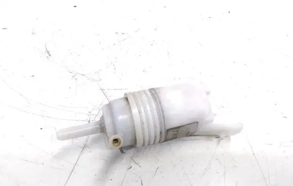 Cadillac CTS Windscreen/windshield washer pump 8TW00923901