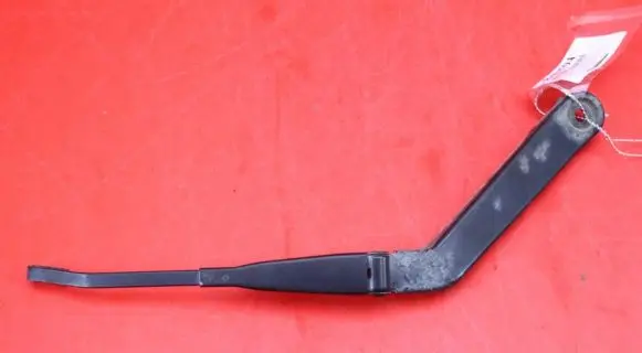 Rear wiper blade arm