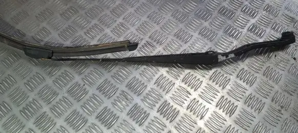 Subaru Forester SF Front wiper blade arm 35653LD 35653-LD