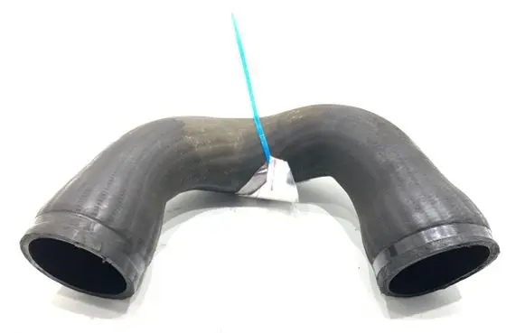 Volkswagen Touareg I Intercooler hose/pipe 