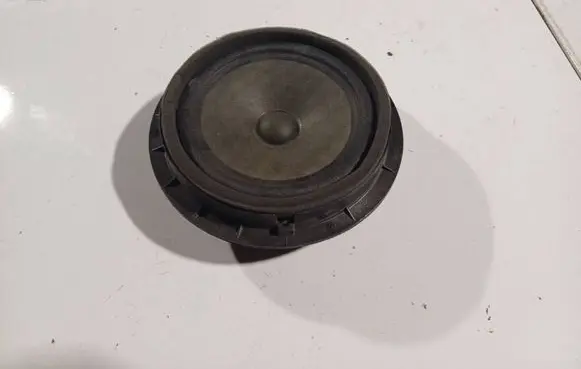 Suzuki Swift I Front door speaker
