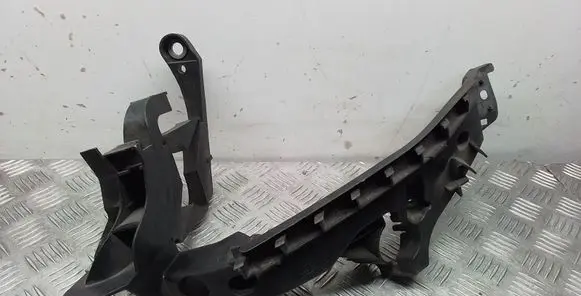 Audi A4 S4 B8 8K Headlight/headlamp mounting bracket 8K0805607