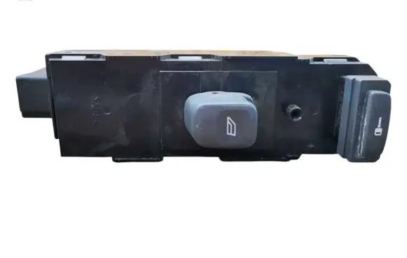 Volvo V70 Electric window control switch 8682950 MP021200063