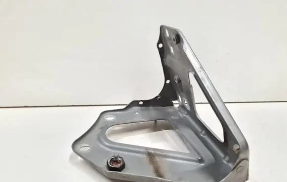 Audi A6 S6 C6 4F Fender mounting bracket 4F0821135