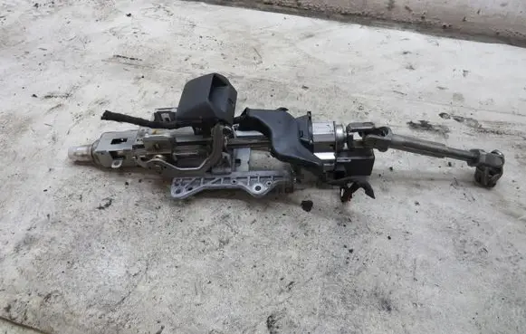 Volkswagen PASSAT B7 Steering wheel axle 11042632
