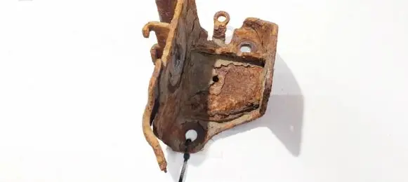 Nissan Note (E11) Bracket in trunk/boot 