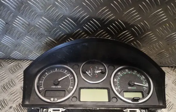Land Rover Discovery 3 - LR3 Speedometer (instrument cluster) YAC500027