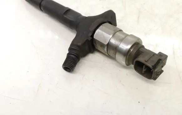 Volkswagen Golf I Fuel injector 8972391617 07152