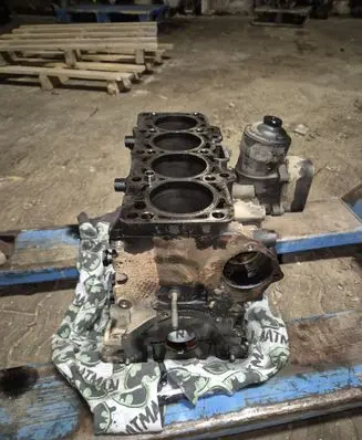 Volkswagen Caddy Engine block CFH