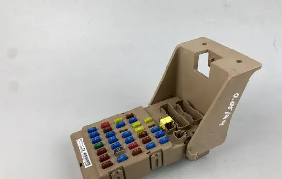 Subaru Outback Fuse module 82201AG010