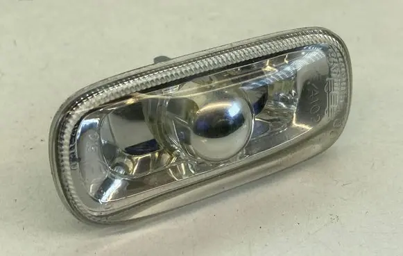 Audi A6 S6 C6 4F Front fender indicator light 8E0949127