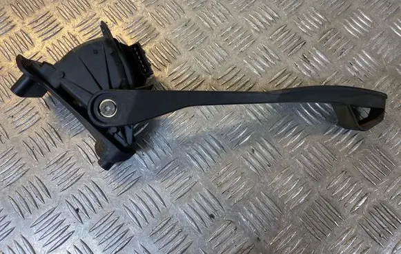 Volvo S60 Accelerator throttle pedal 9496822 F510 00776922