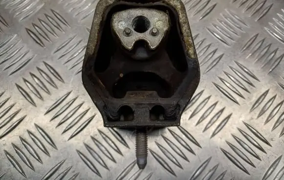 Mercedes-Benz A W169 Engine mount bracket A1692401317