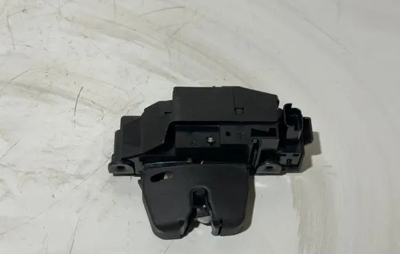 Peugeot 308 Loading door lock 9816195380