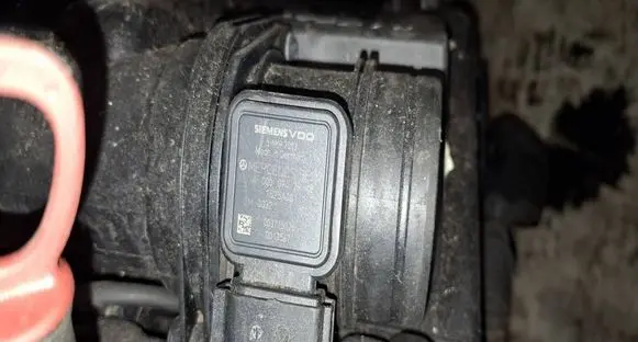 Mercedes-Benz A W169 Mass air flow meter A0000942948