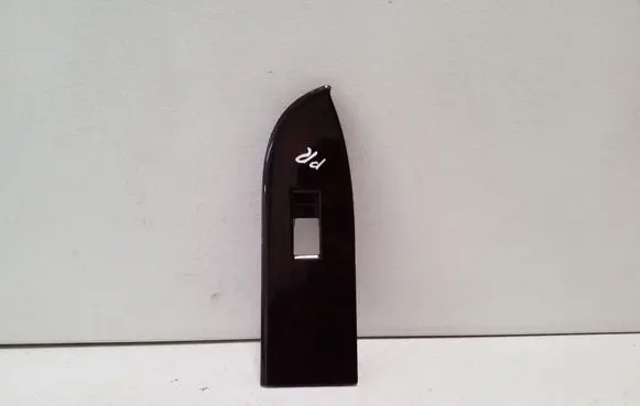 Suzuki Grand Vitara II Front door window switch trim 8371765J1