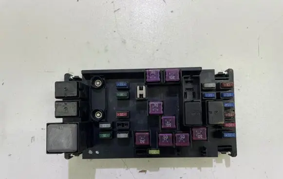 Subaru Impreza III Fuse module 82241FG030 105034