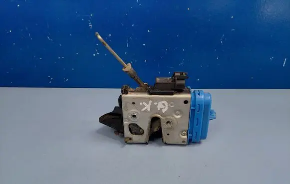 Audi A8 S8 D2 4D Rear door lock 4D0839015D