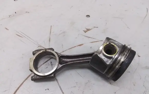 Volkswagen Crafter Piston with connecting rod