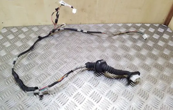 Toyota Avensis T270 Rear door wiring loom 8215305290