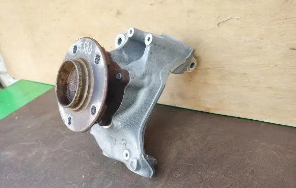 BMW 4 F32 F33 Front wheel hub 6858312 31216858312