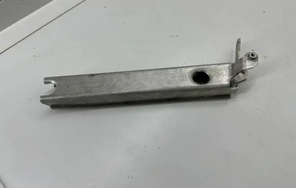 Radiator mount bracket
