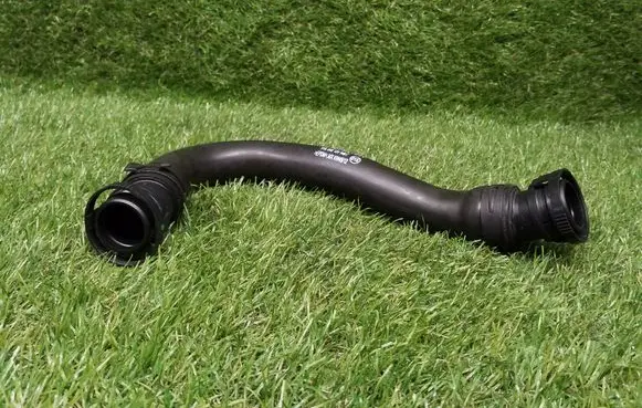 Volkswagen Jetta VI Breather/breather pipe/hose 04E131149F