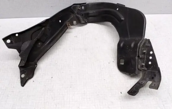 Mercedes-Benz C W203 Other engine bay part