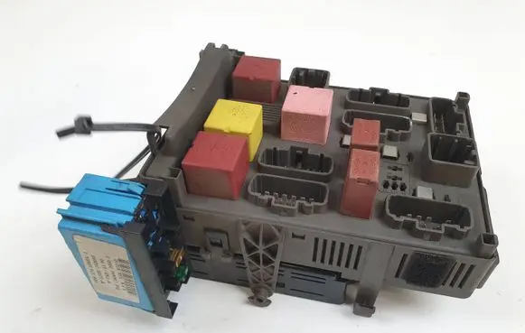Renault Laguna II Fuse module 8200292640 8200447434