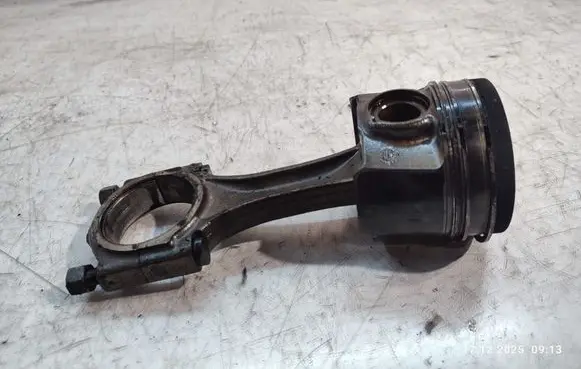Ford Mondeo MK V Piston with connecting rod
