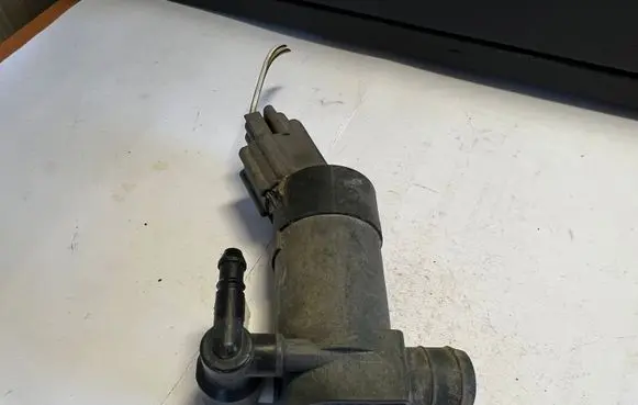 Ford Focus Windscreen/windshield washer pump 1S7117K624FE