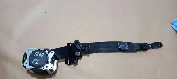 Volvo V40 Front seatbelt 31484535
