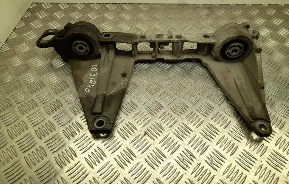Mercedes-Benz V Class W447 Engine mounting bracket