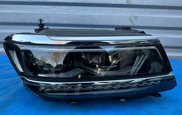 Volkswagen Tiguan Headlight/headlamp 5NB941082A