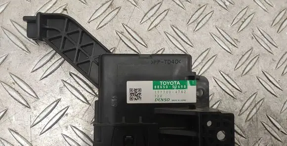 Toyota Verso-S Climate control unit 8865052690