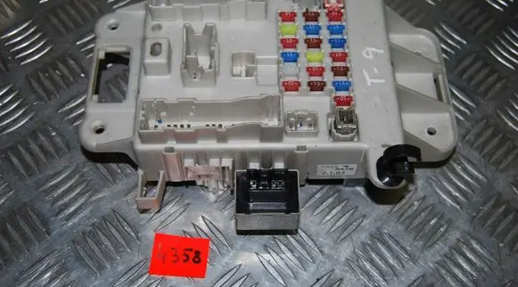 Toyota RAV 4 (XA20) Fuse box set