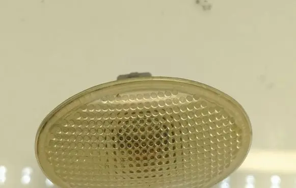 Front fender indicator light