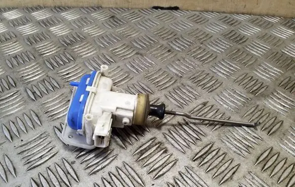 Audi 80 90 S2 B4 Central locking motor 8A0862153