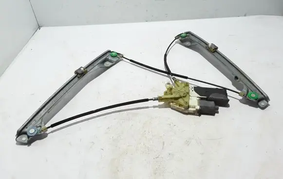 Renault Laguna III Front window lifting mechanism without motor 807010002R
