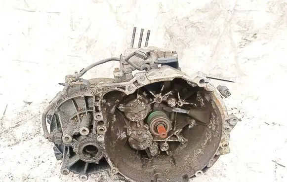 Mitsubishi Space Star Manual 5 speed gearbox 1023625