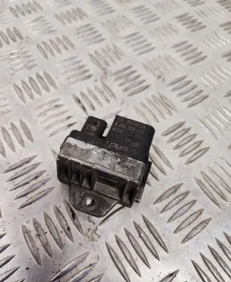 Toyota RAV 4 (XA40) Glow plug pre-heat relay 0281003115