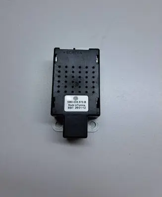 Volkswagen Golf VI Aerial antenna amplifier 5M0035570B