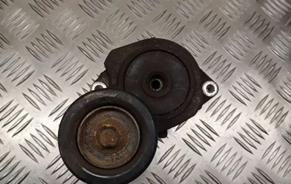 Honda CR-V Alternator belt tensioner 