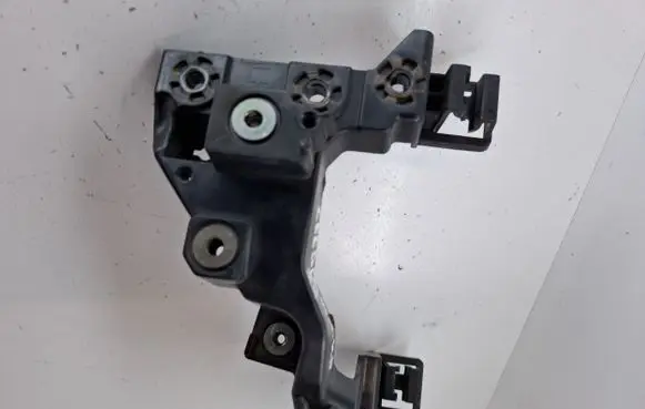 KIA Ceed Headlight/headlamp mounting bracket ET013E